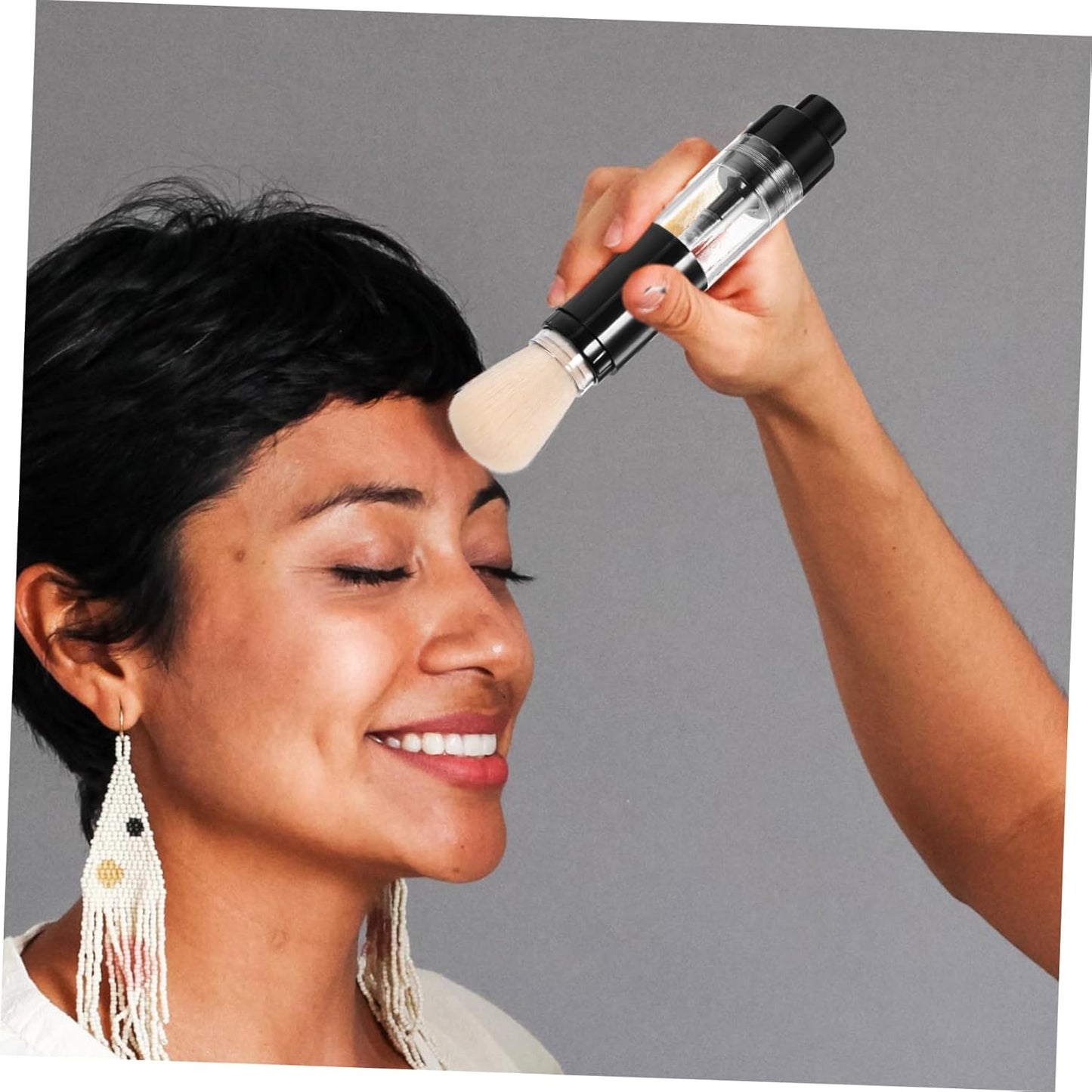 Facial Makeup Brush Soft Bristles Portable Powder Brush for Women Detail